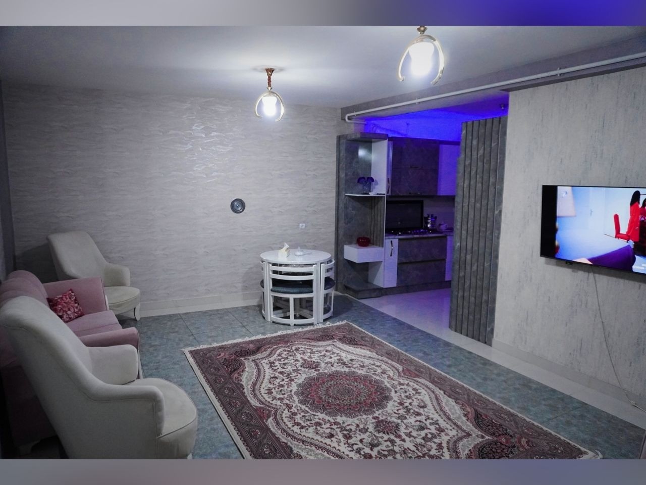 اتاق پذیرایی وآشپزخانه