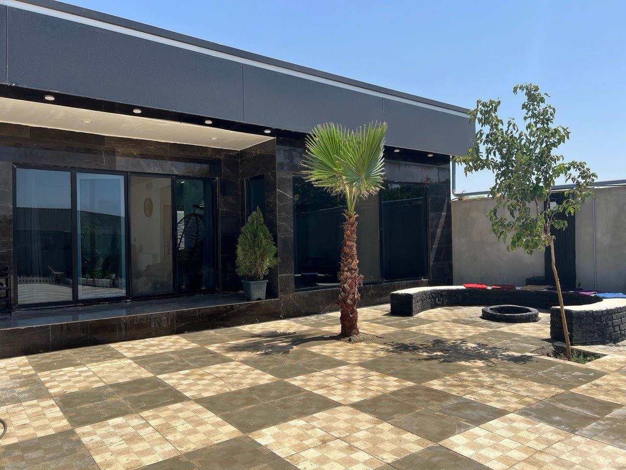 نمای بیرونی ساختمان