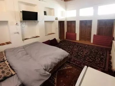 اقامتگاه سنتی افوشتا (اتاق سه‌دری)