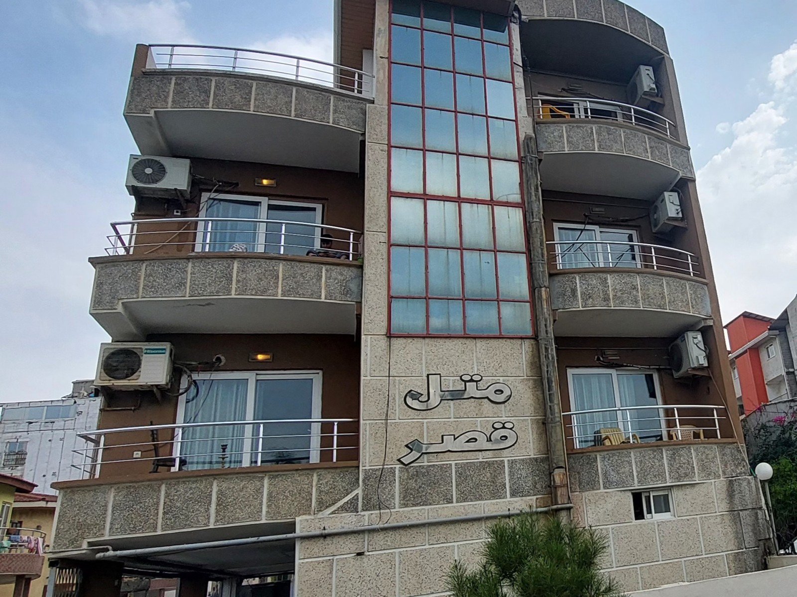 نمای بیرونی ساختمان