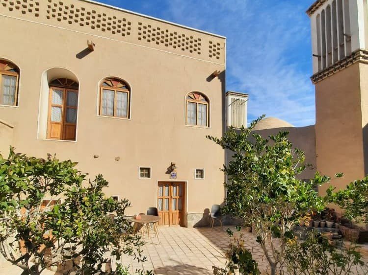 نمای بیرونی ساختمان