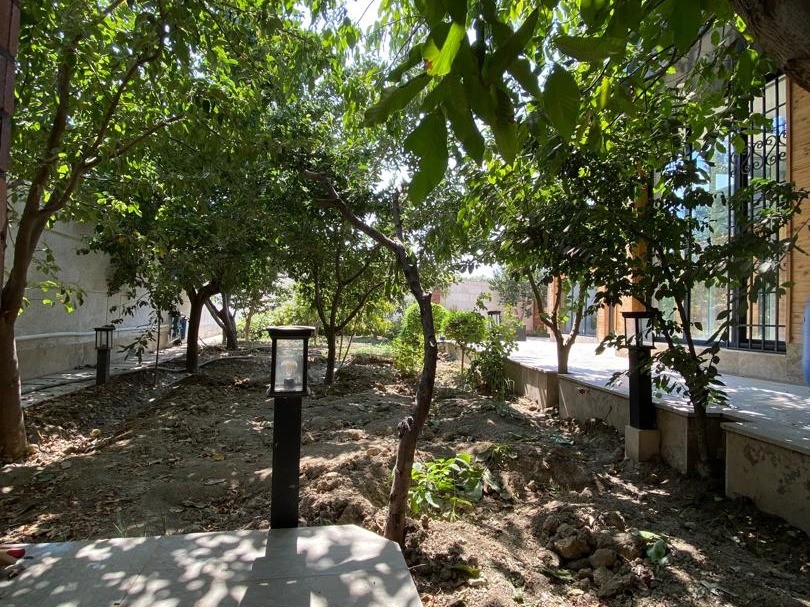 حیاط باغچه ویلا