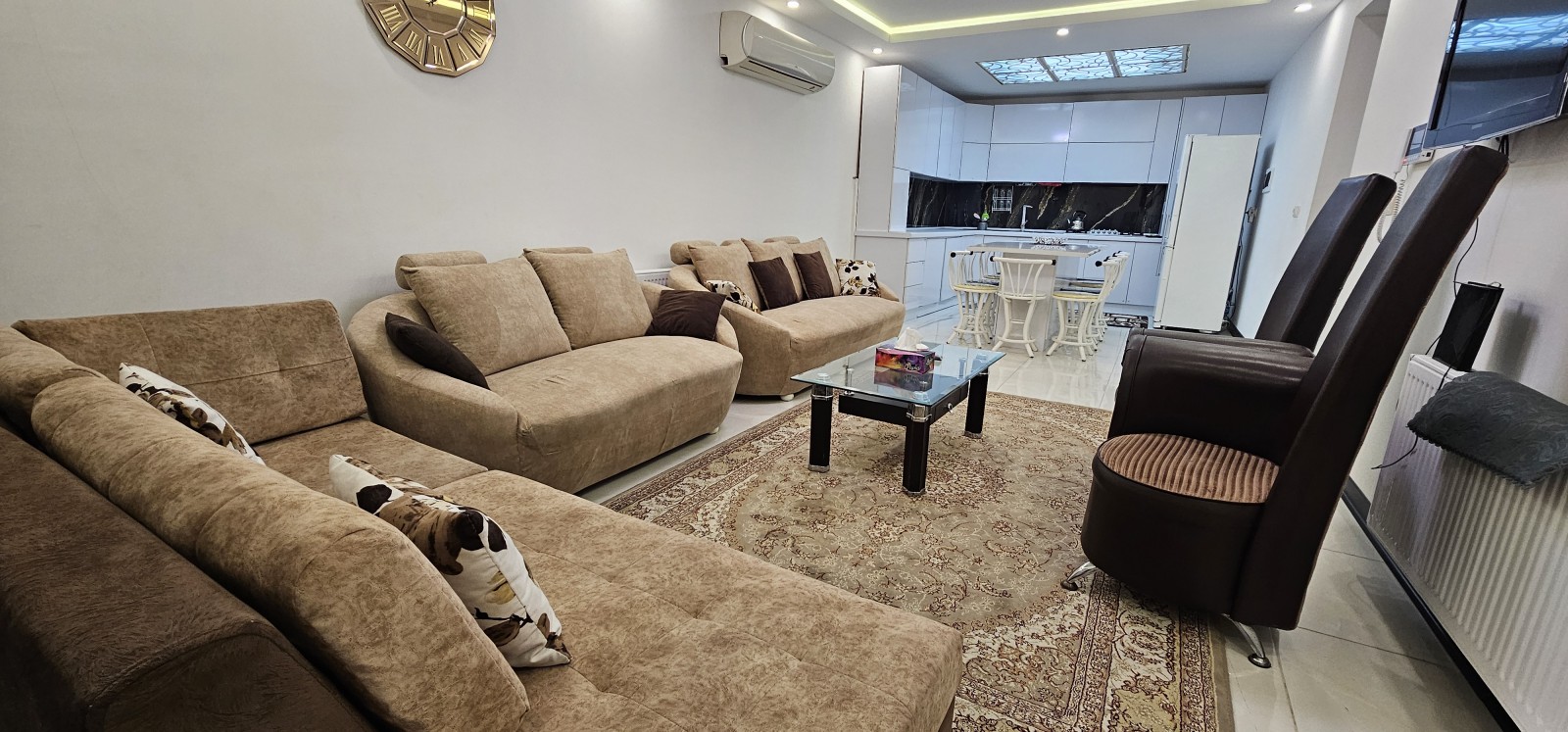 هال و پذیرایی
