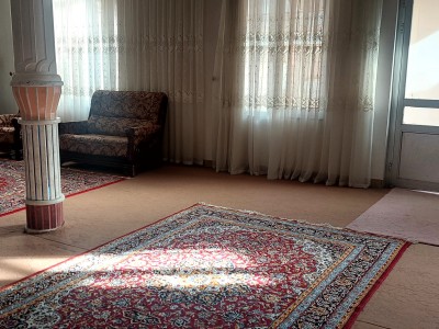 سوئیت  دوخوابه  حیاط دار نزدیک پل معلق وآب های گرم