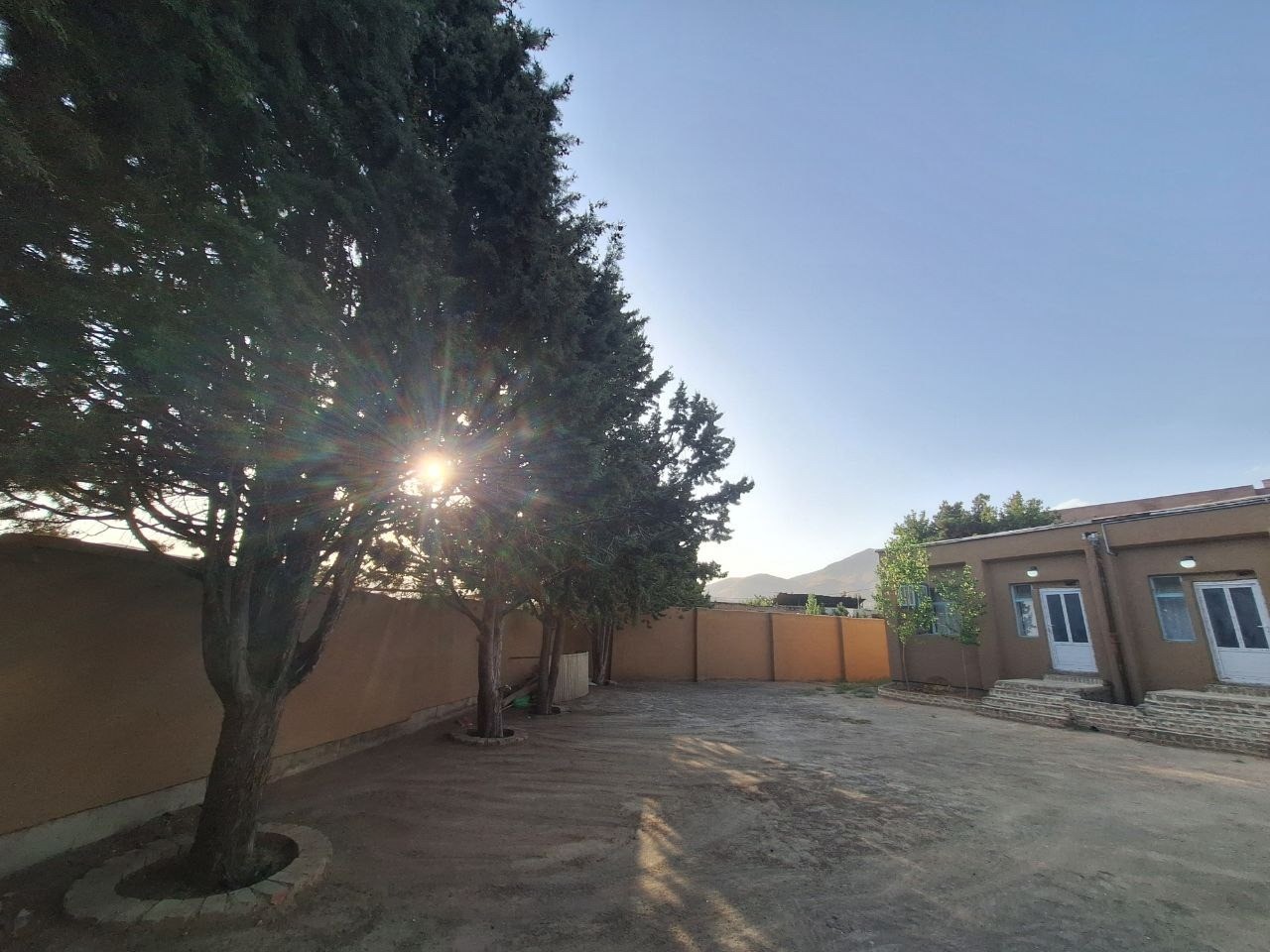 نمای بیرونی ساختمان نمای بیرونی ساختمان