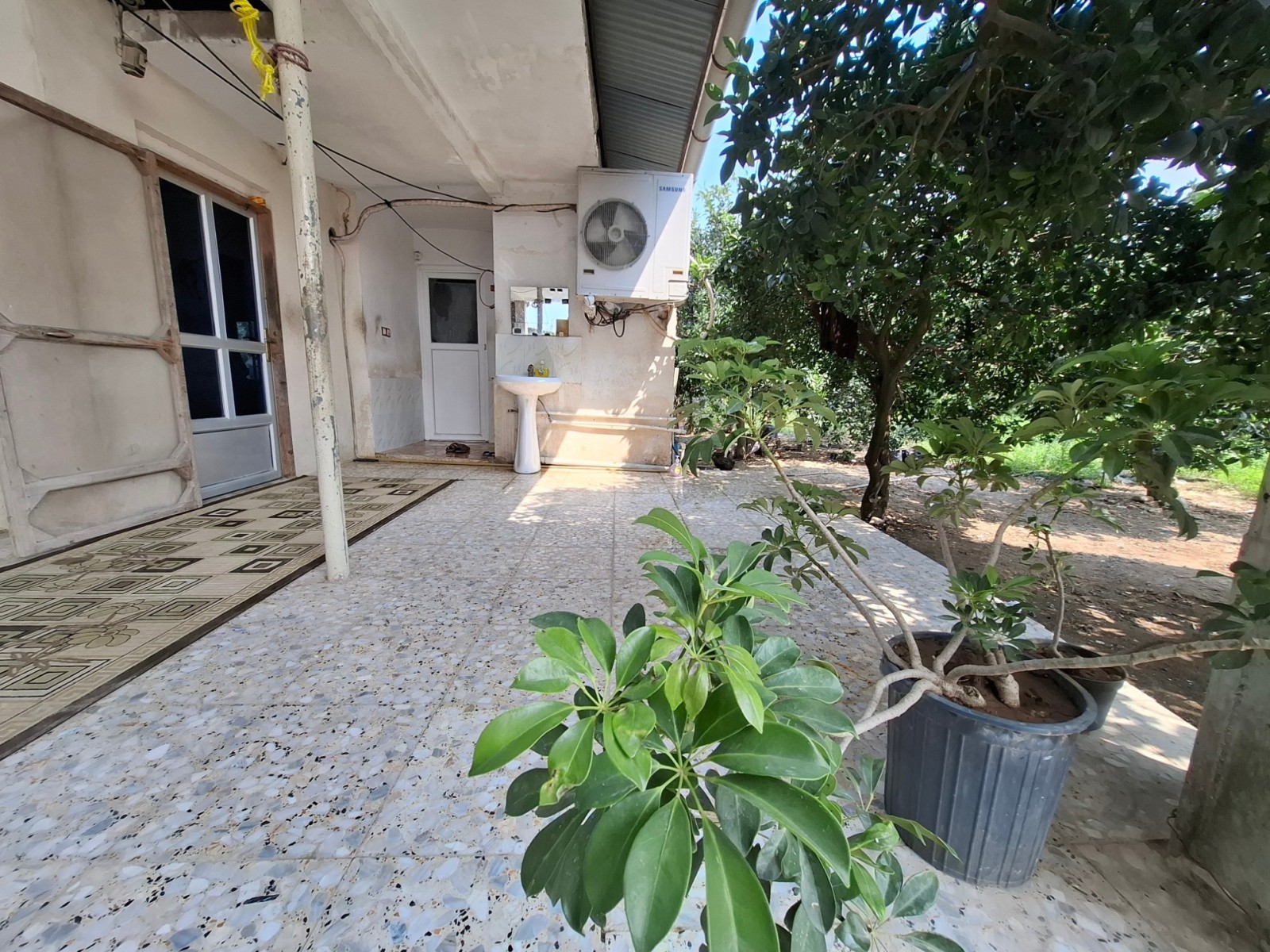 نمای بیرونی ساختمان