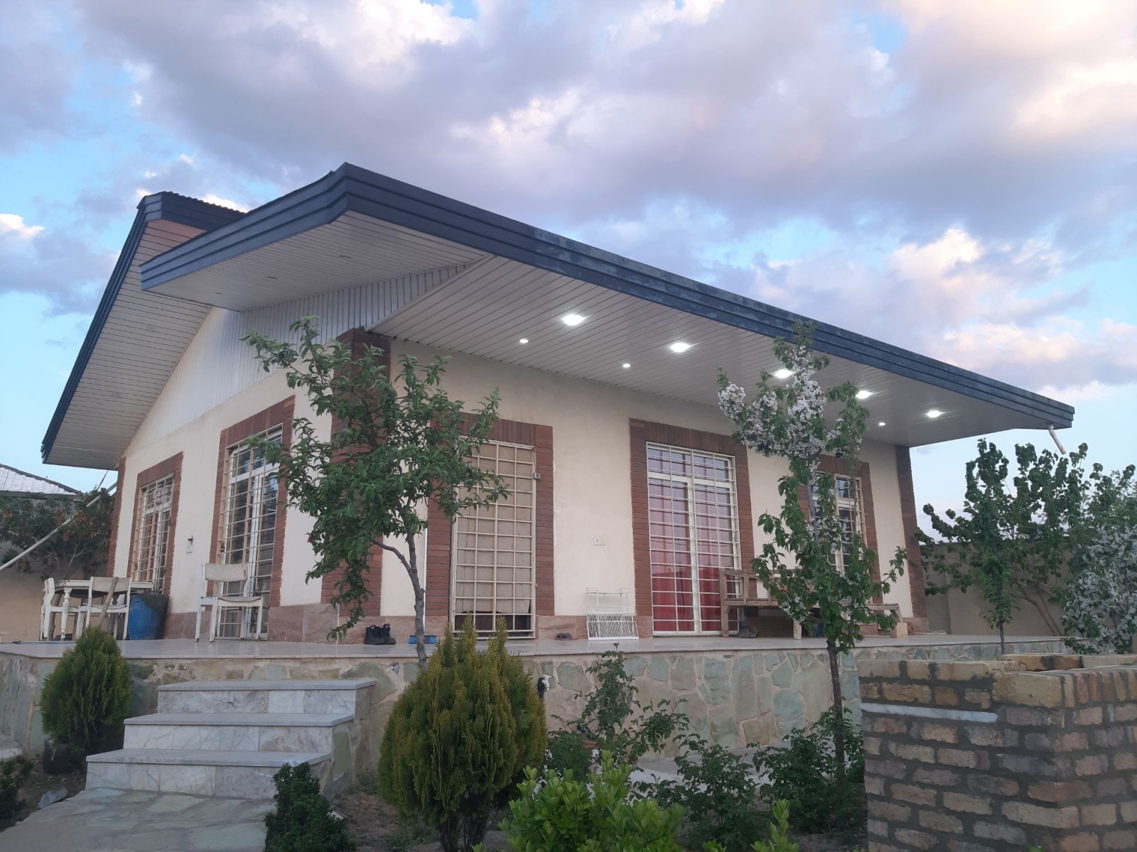 نمای بیرونی ساختمان