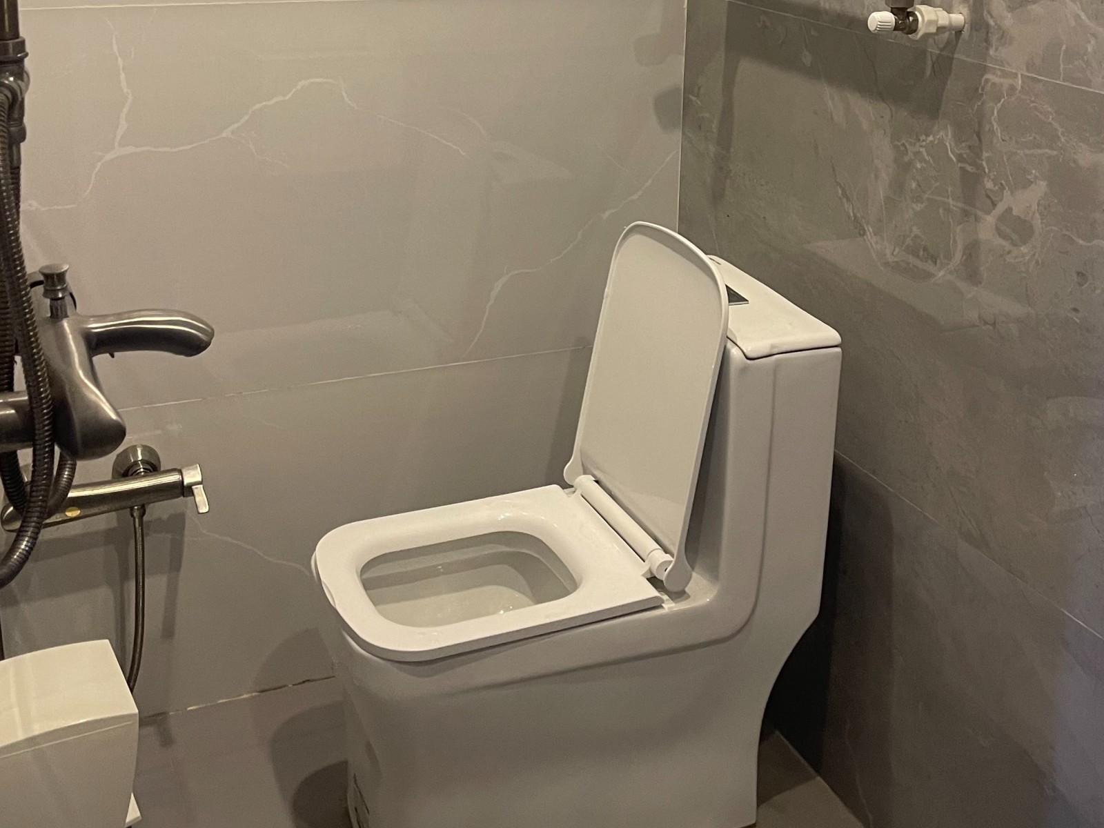 سرویس بهداشتی و حمام سرویس بهداشتی و حمام