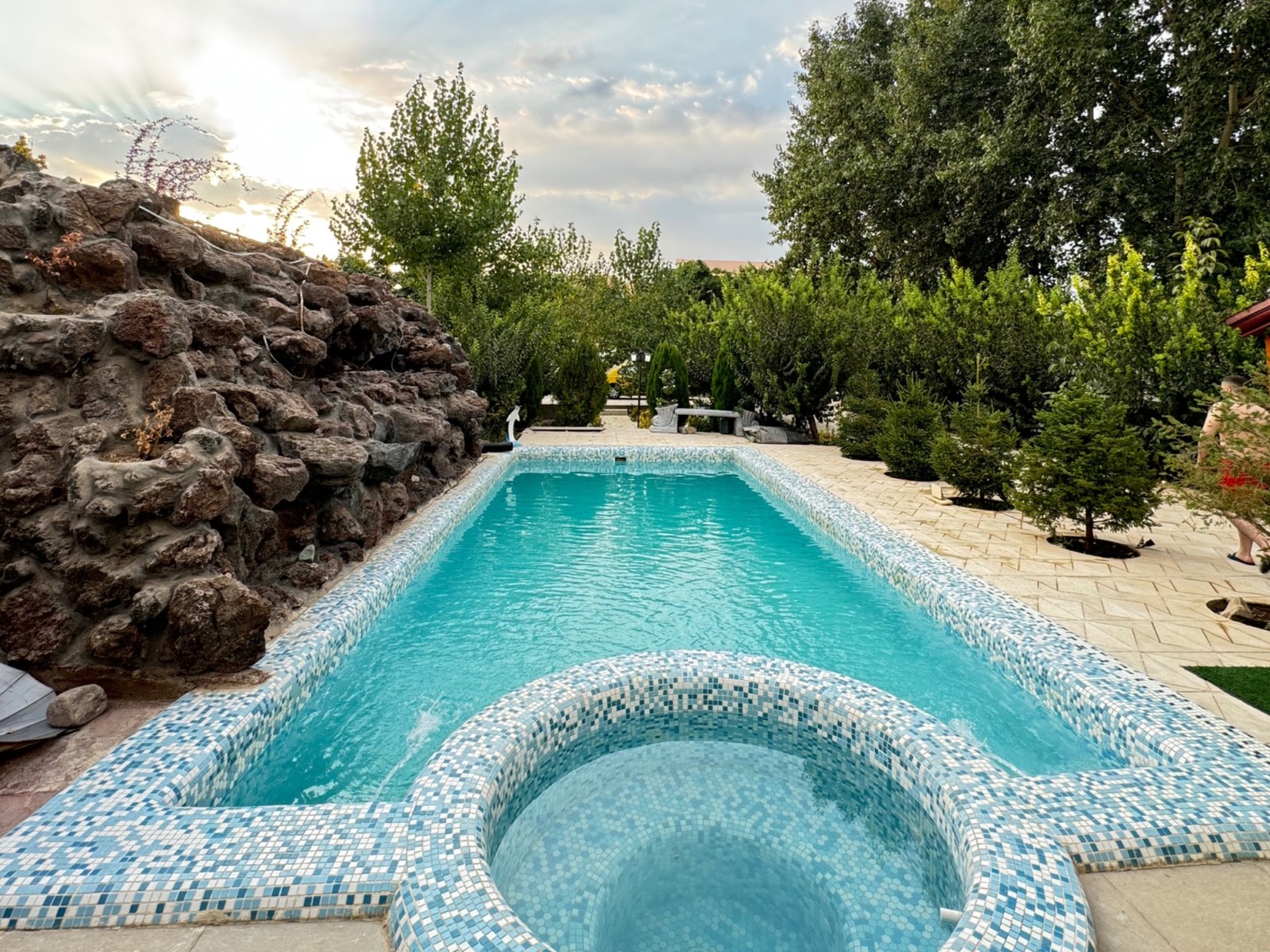 نمای بیرونی ساختمان