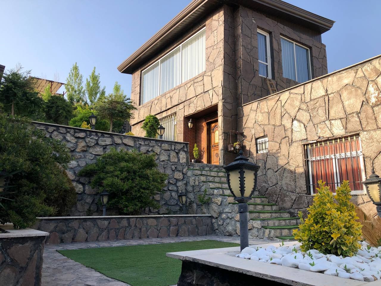 نمای بیرونی ساختمان