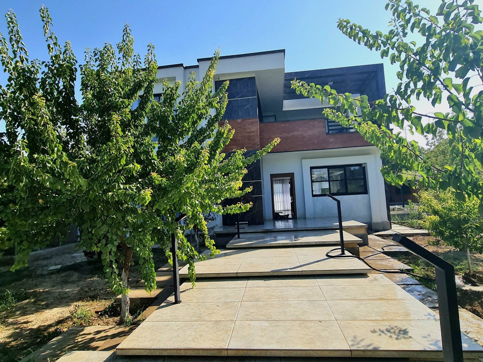 نمای بیرونی ساختمان