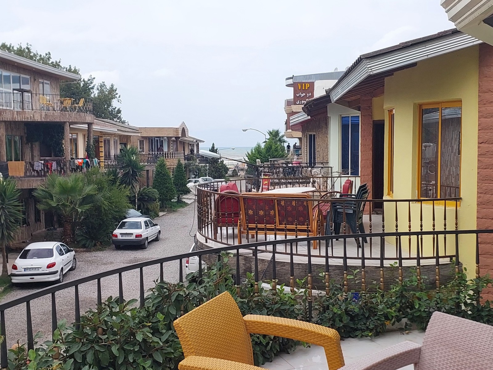 تراس با ویو دریا و ساحل زیبا تراس با ویو دریا و ساحل زیبا