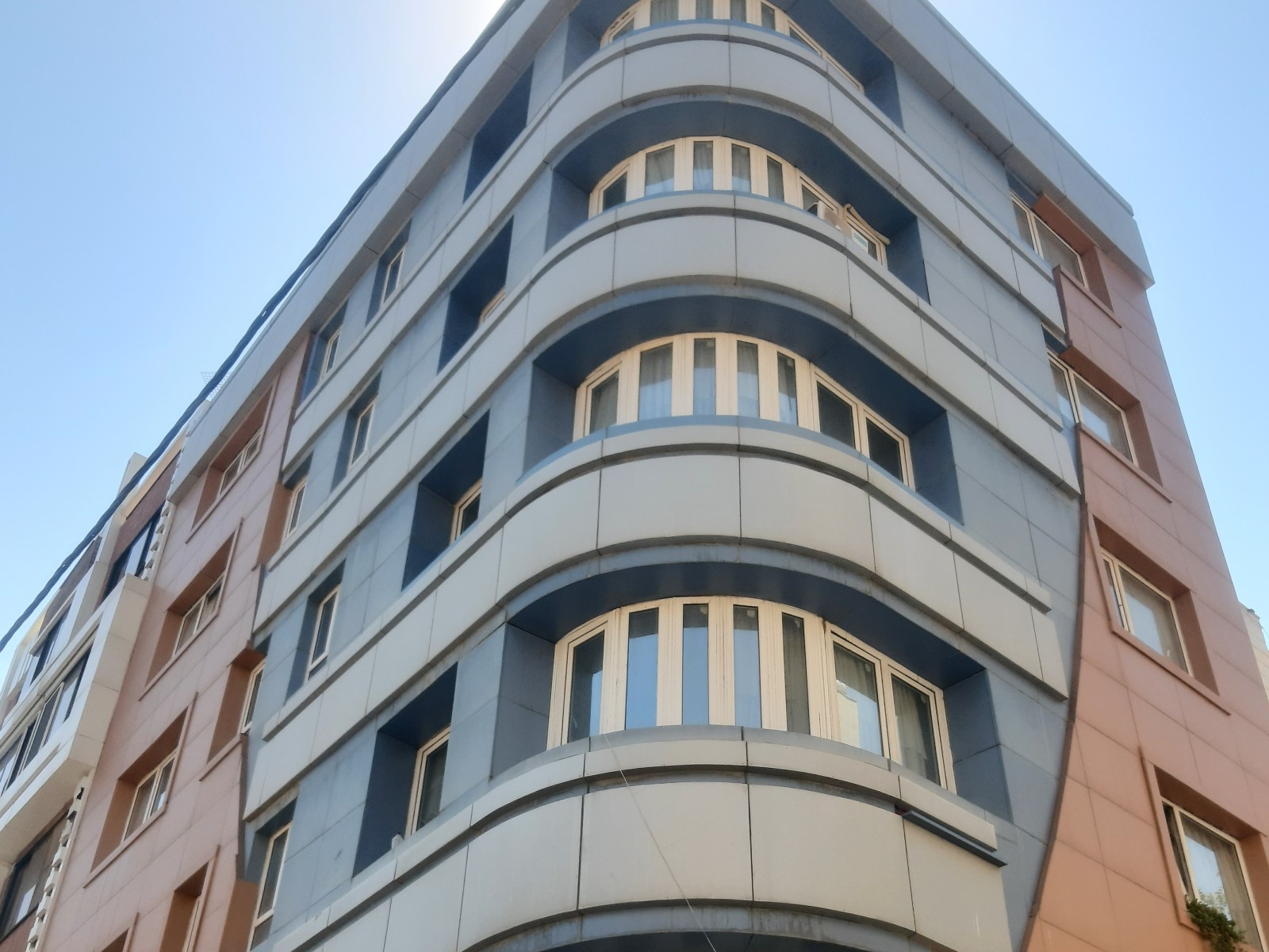 نمای بیرونی ساختمان نمای بیرونی ساختمان