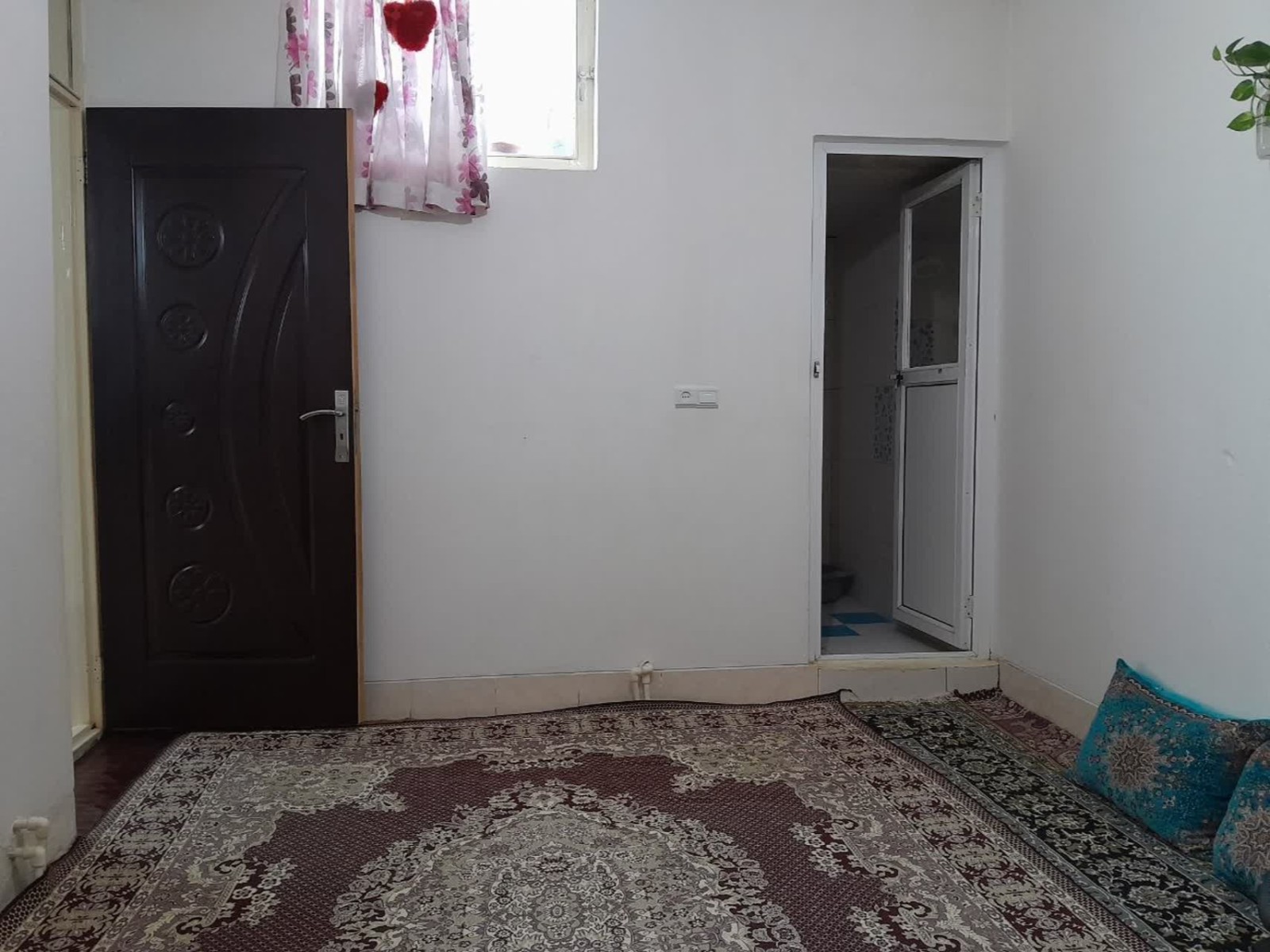 دراین اتاق خواب حمام میباشد