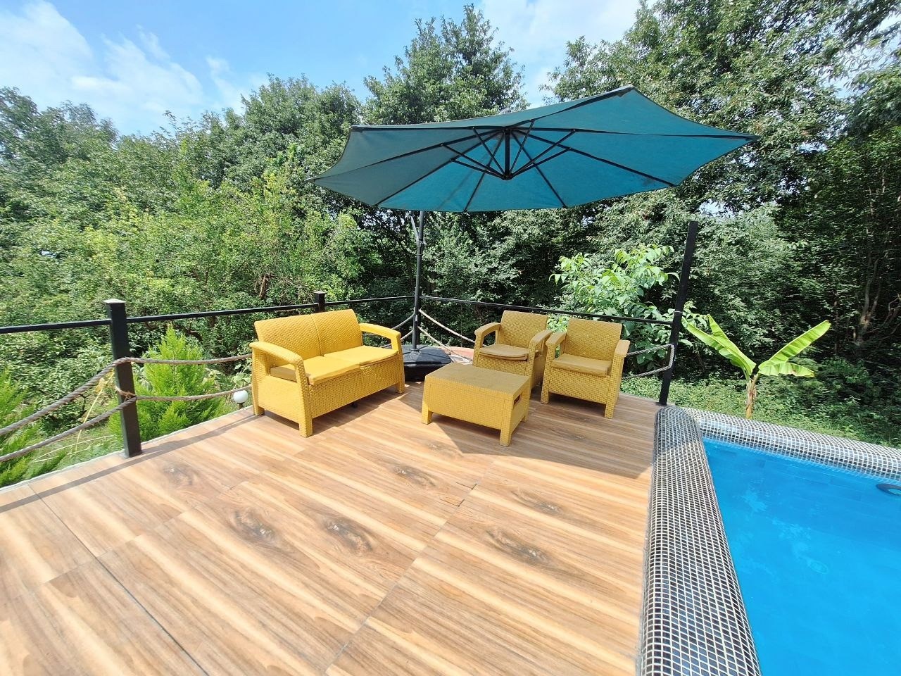 فضای دور استخر فضای دور استخر