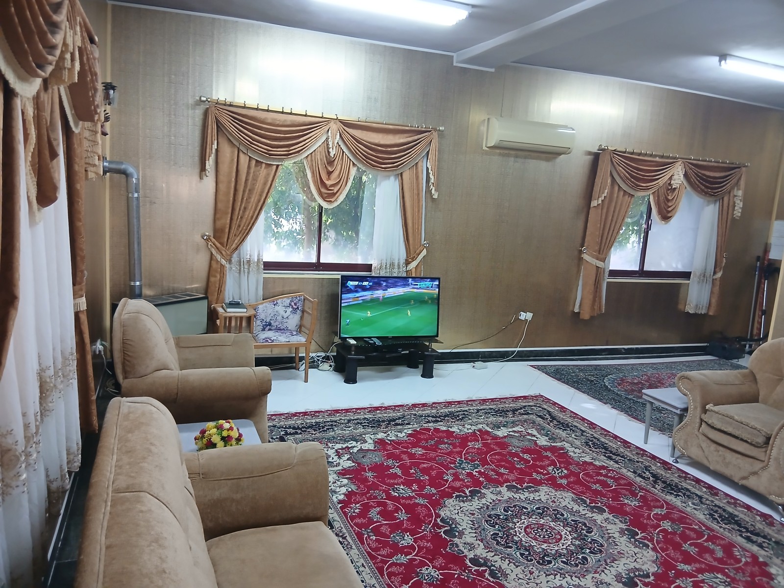 هال و پذیرایی