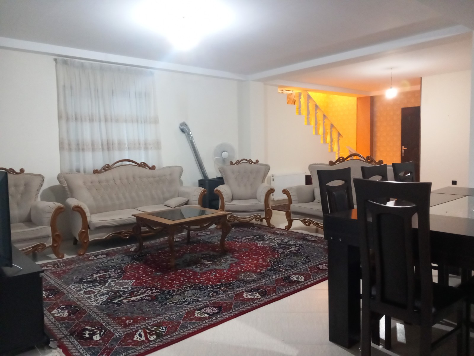 اتاق پذیرایی طبقه همکف