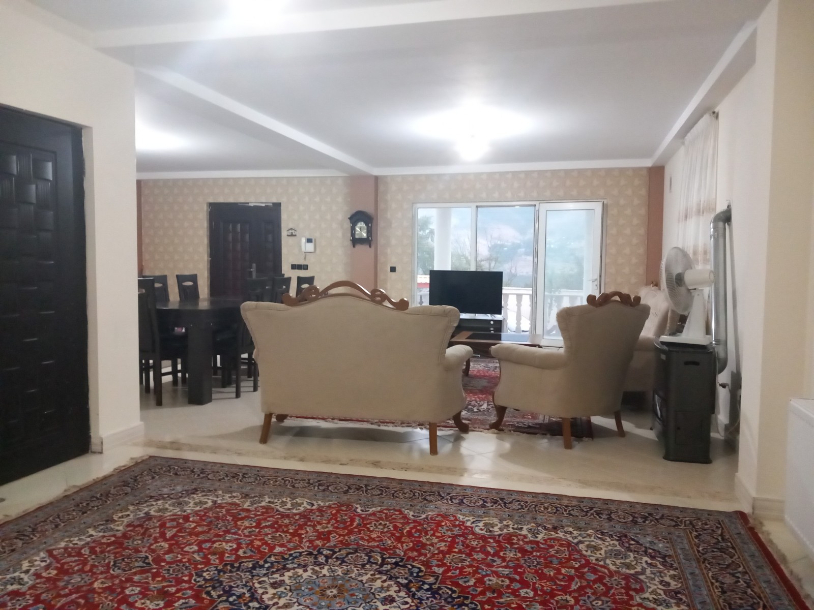 اتاق پذیرایی طبقه همکف