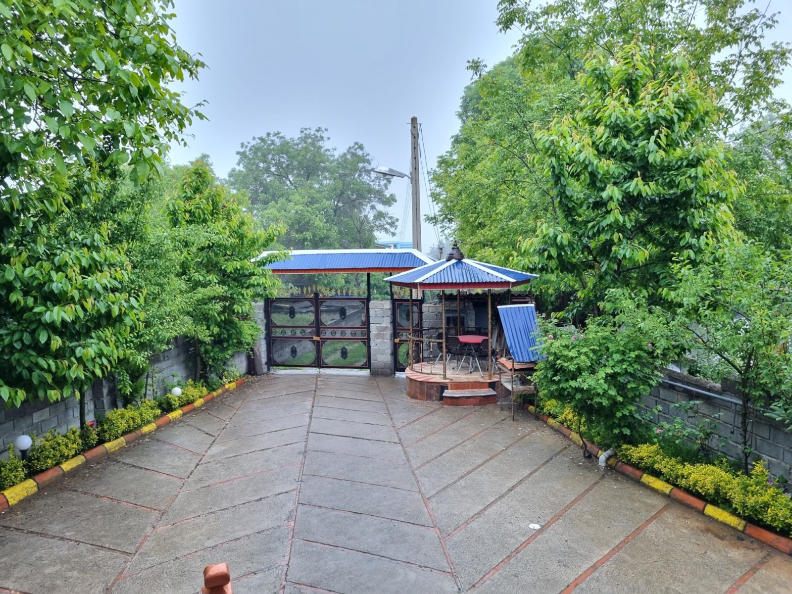 حیاط ویلا حیاط ویلا