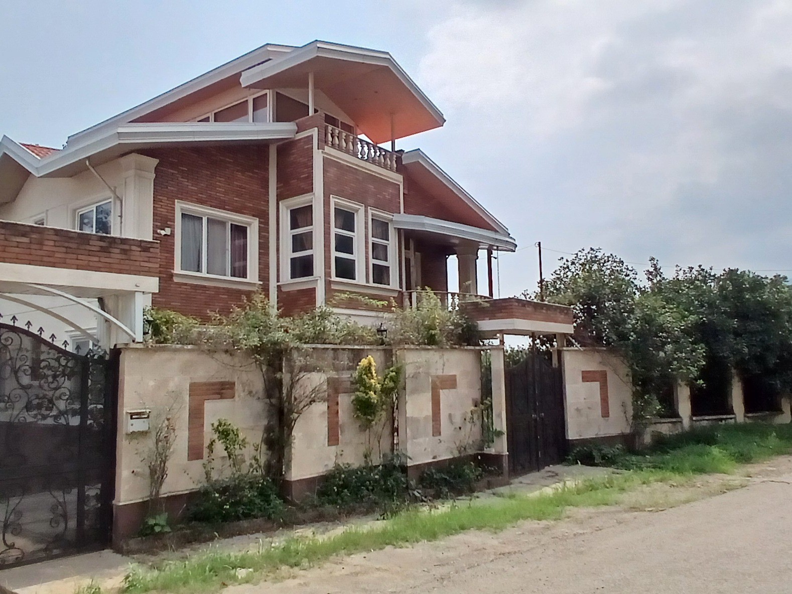 نمای جنوبی وسعت خیابان