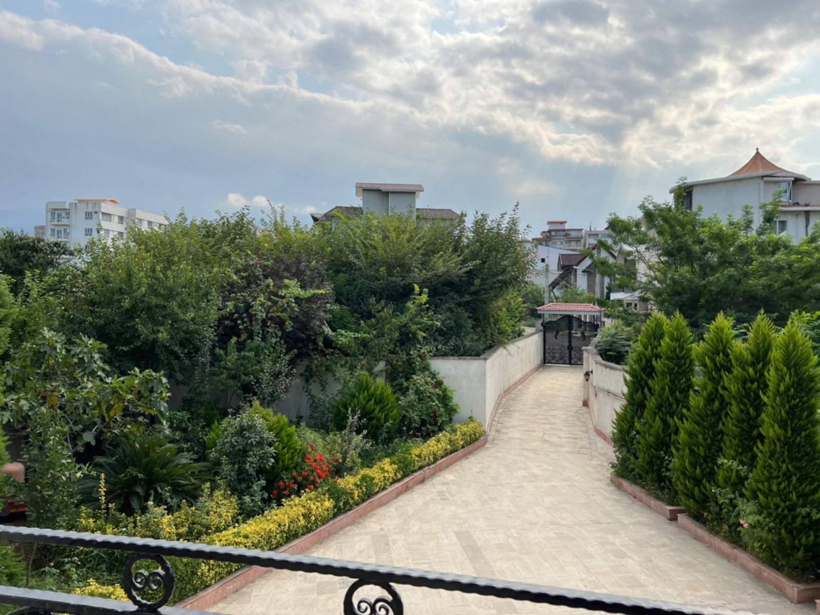 نمای بیرونی ساختمان