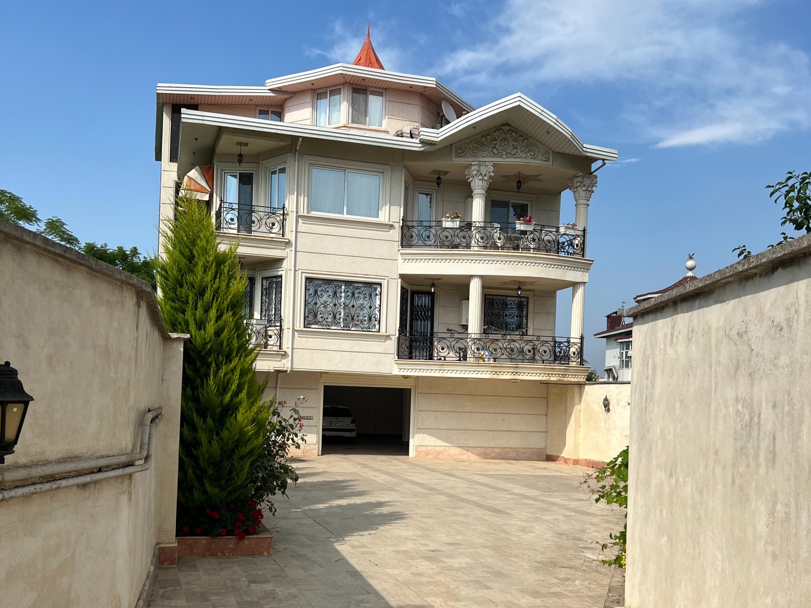 نمای بیرونی ساختمان