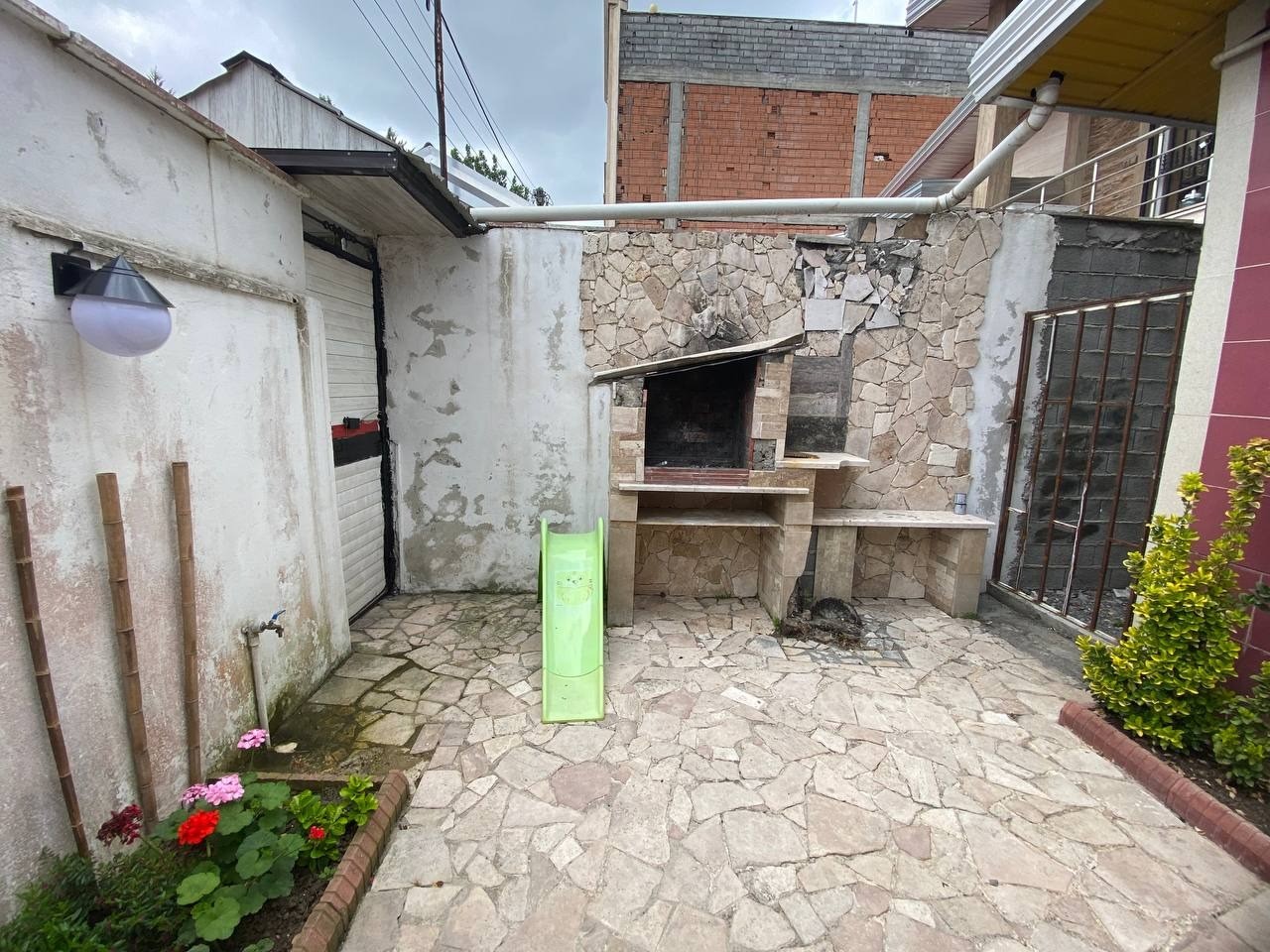 سرسره کودک و جایگاه مخصوص اتش