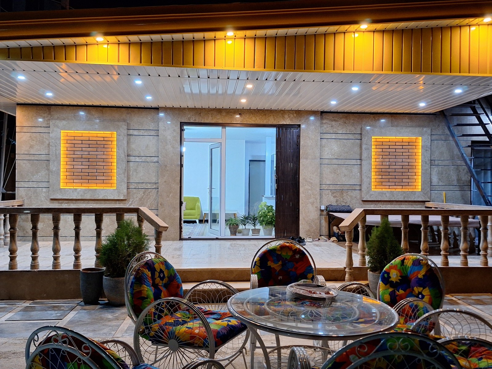 نمای بیرونی ساختمان