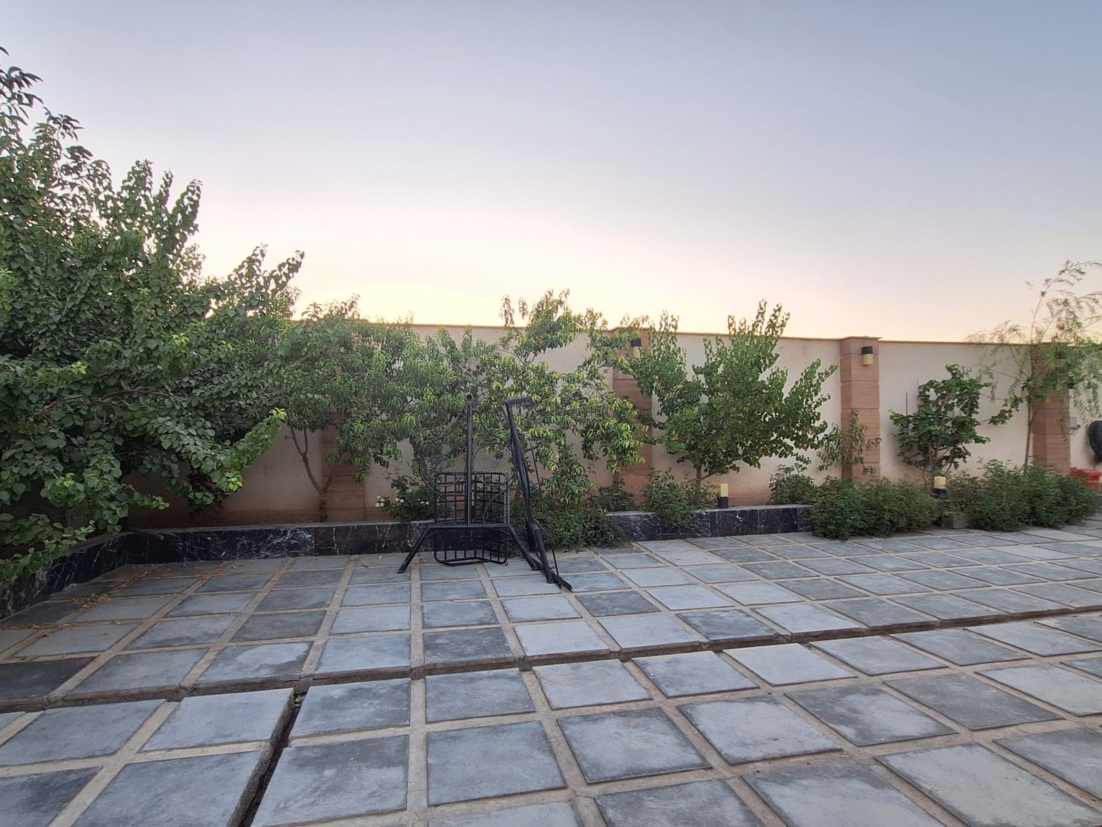 حیاط ویلا