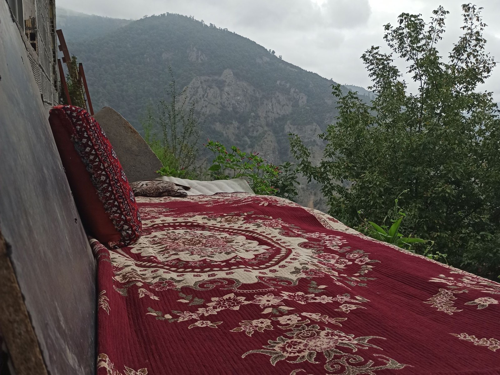 نمای بیرونی ساختمان تراس