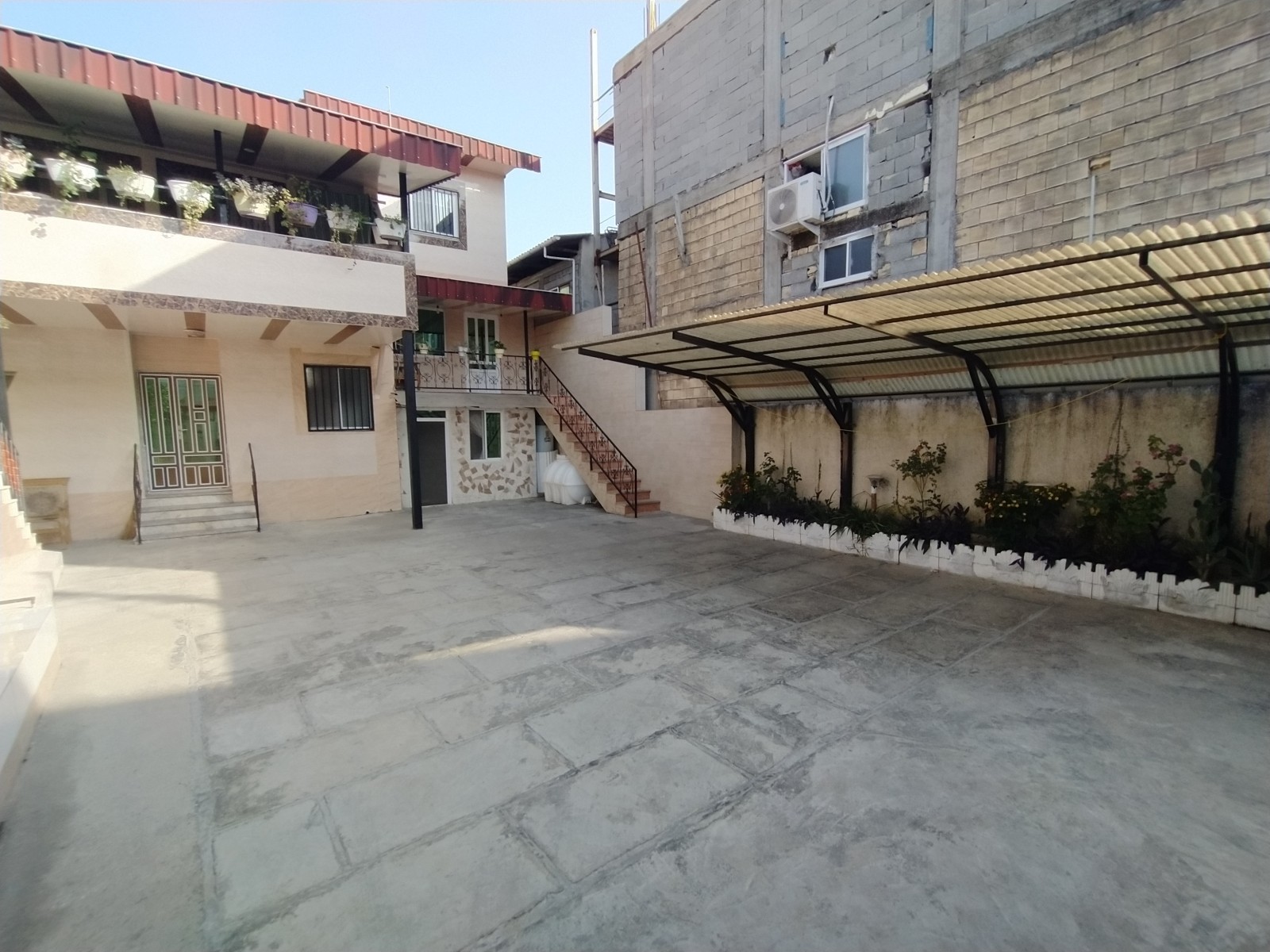 حیاط