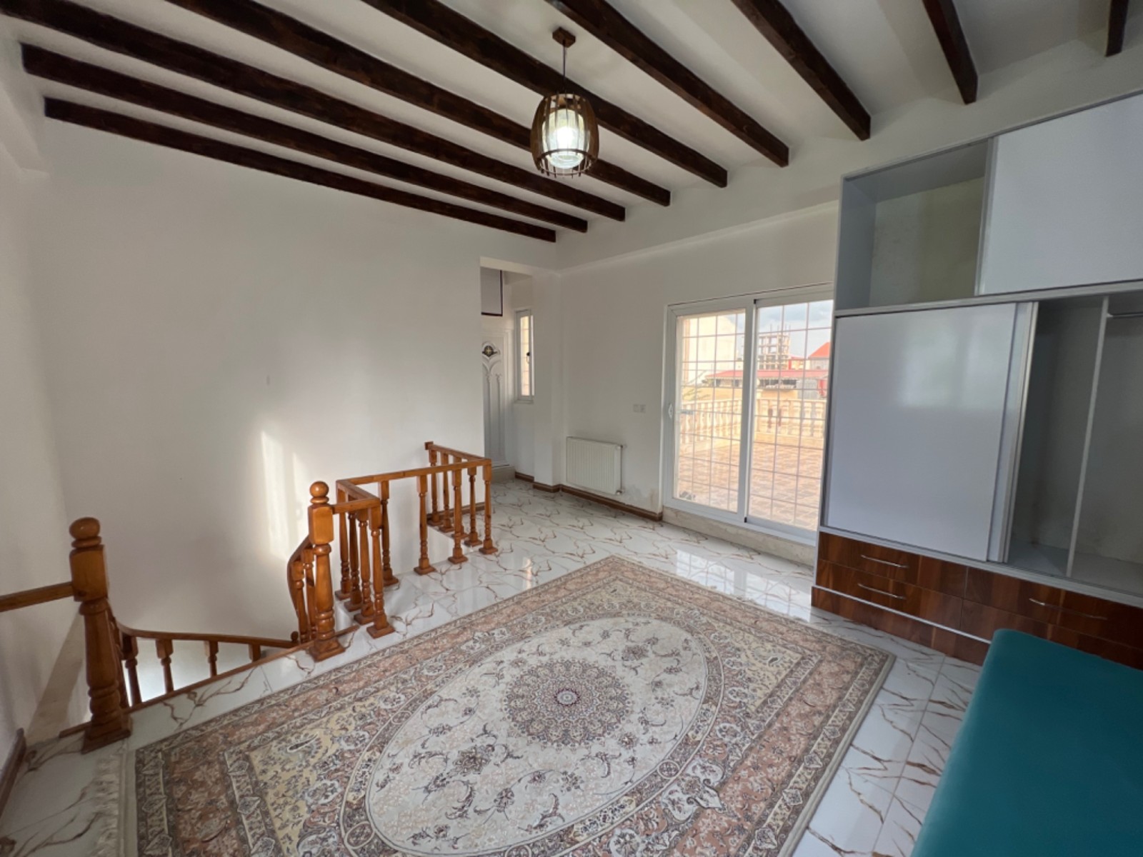 اتاق پذیرایی طبقه اول