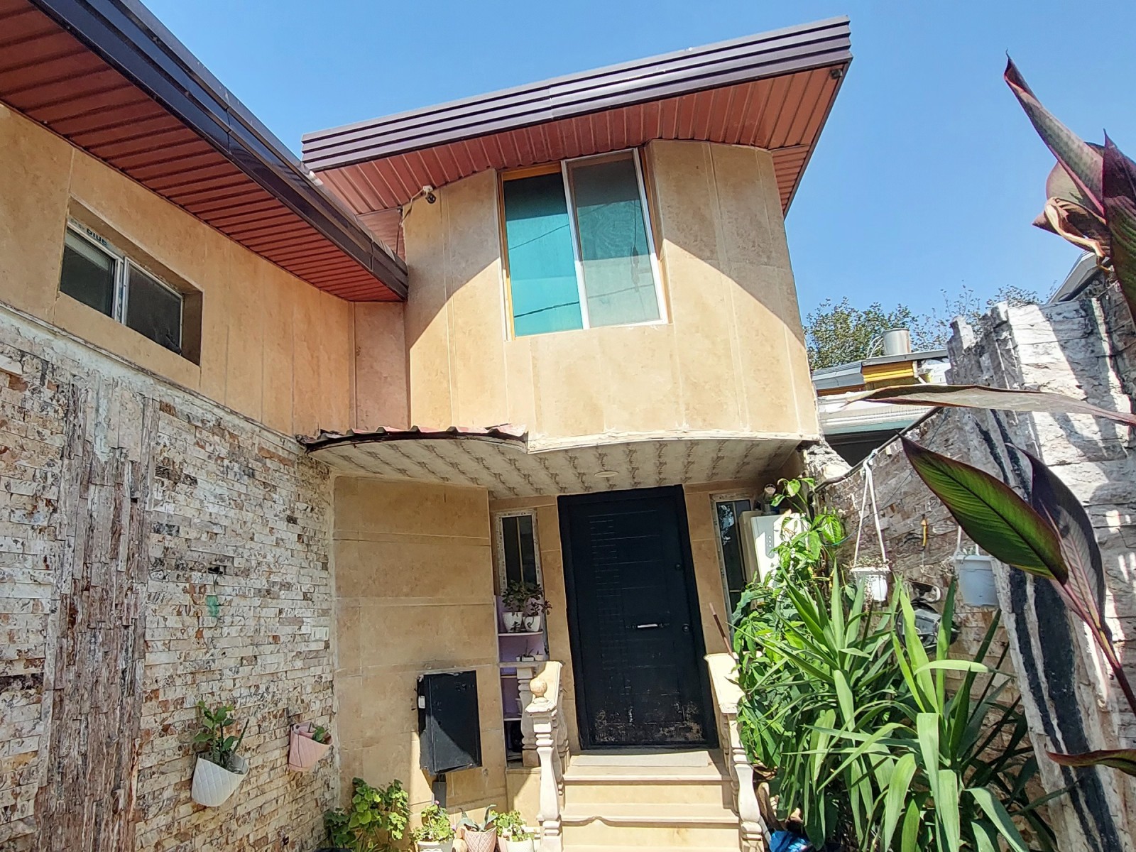 نمای بیرونی ساختمان نمای بیرونی ساختمان