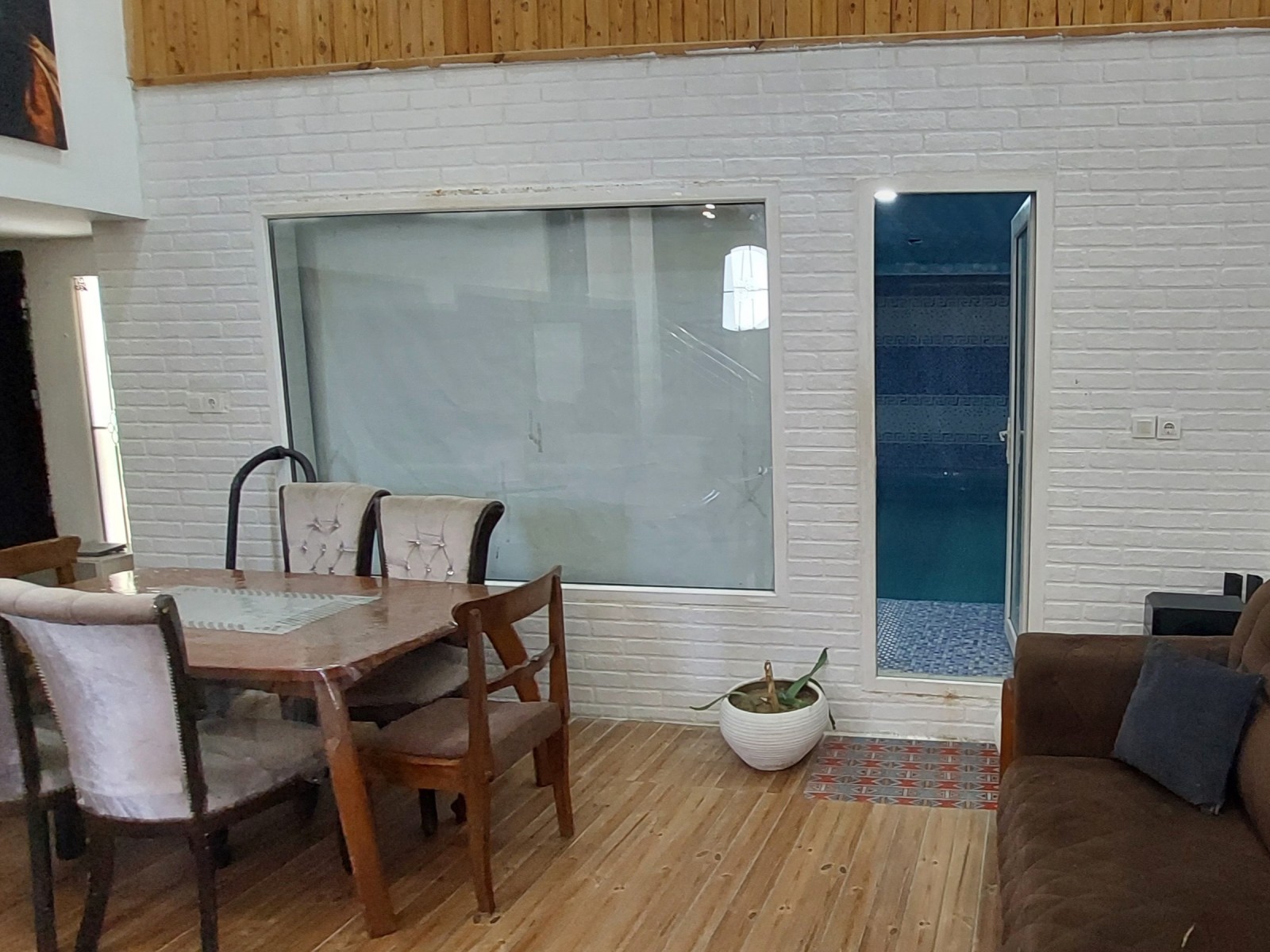 ورودی استخر ورودی استخر