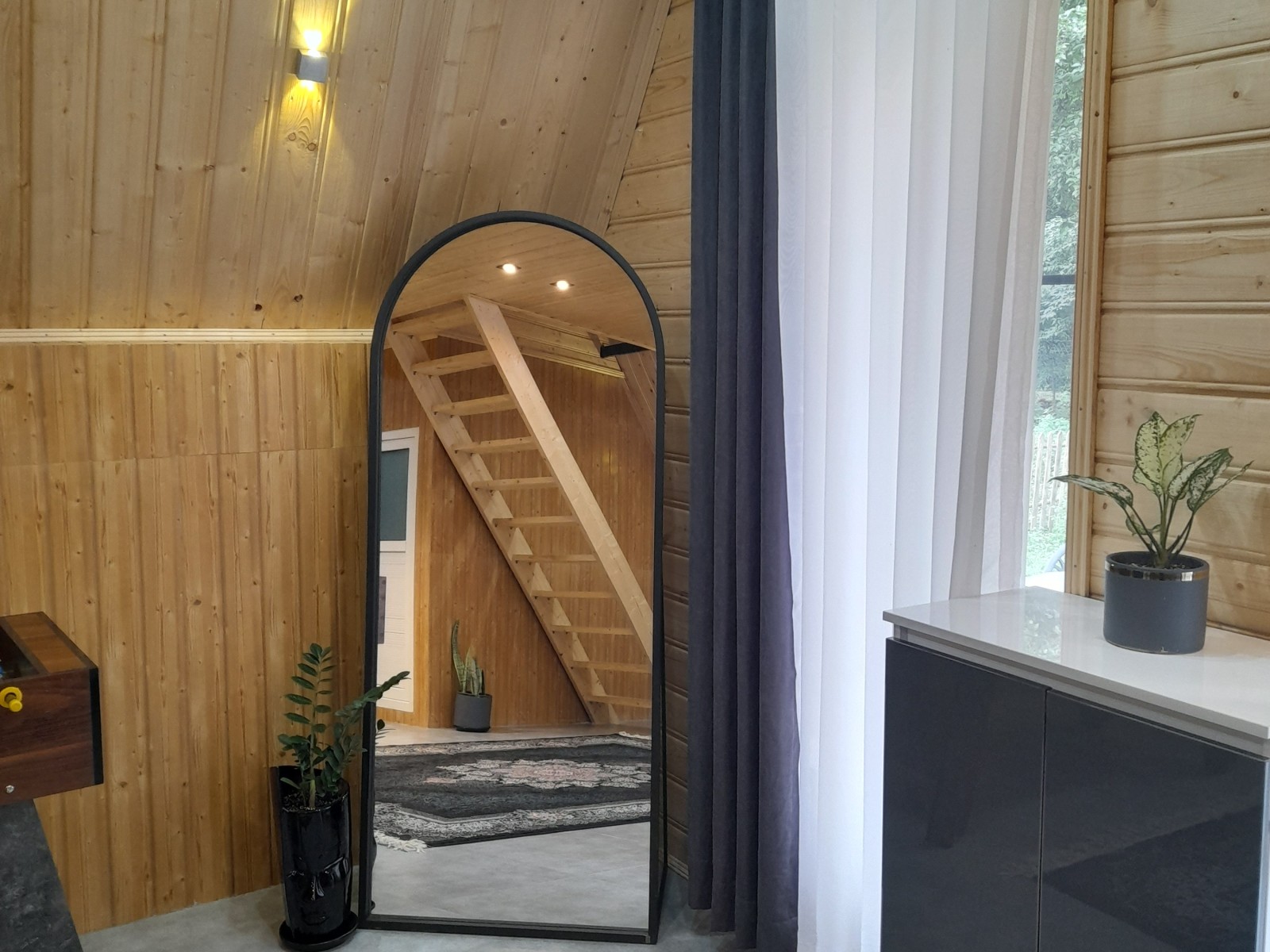 اینه قدی پذیرایی