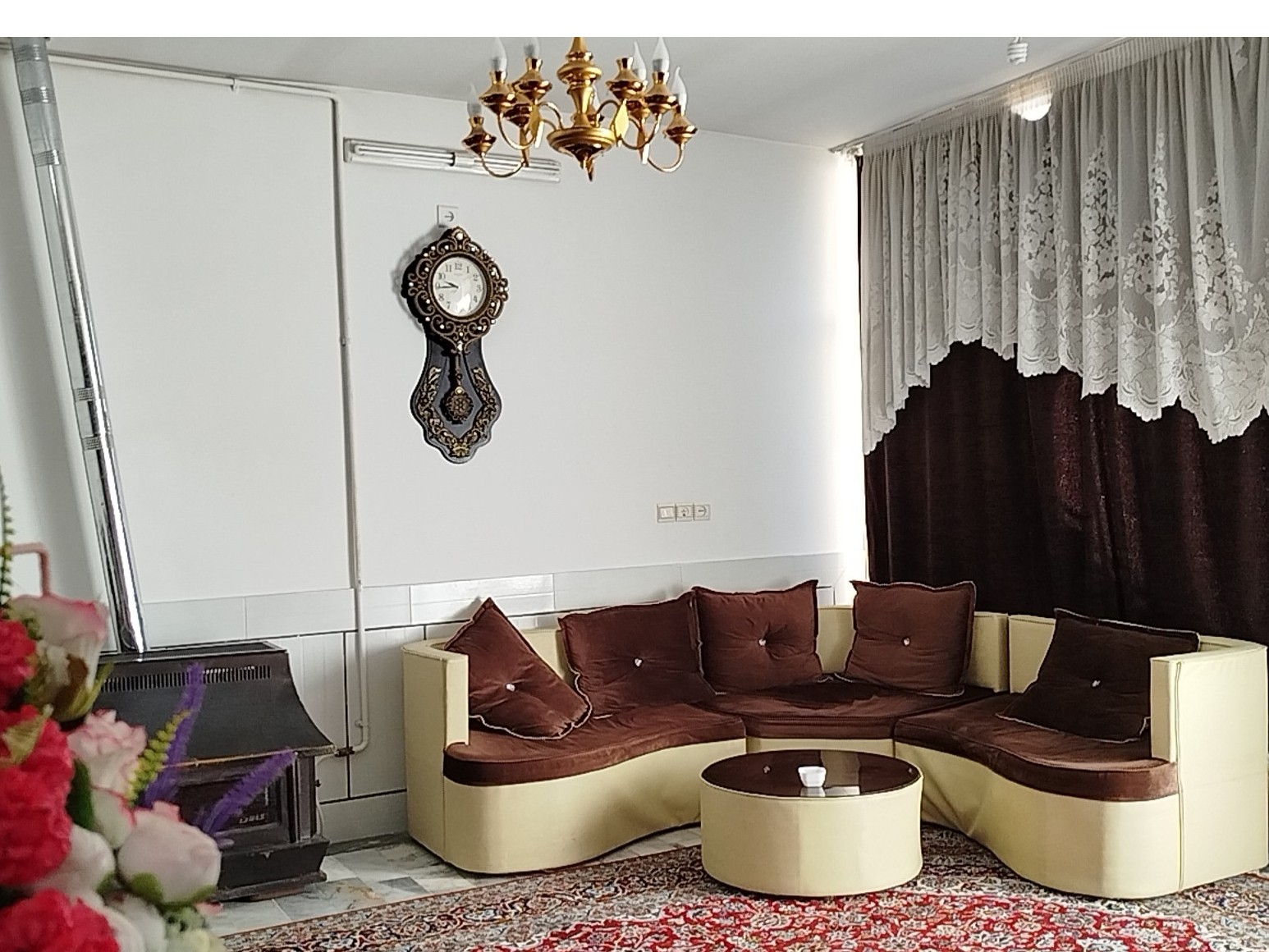 اتاق پذیرایی تصویر اصلی