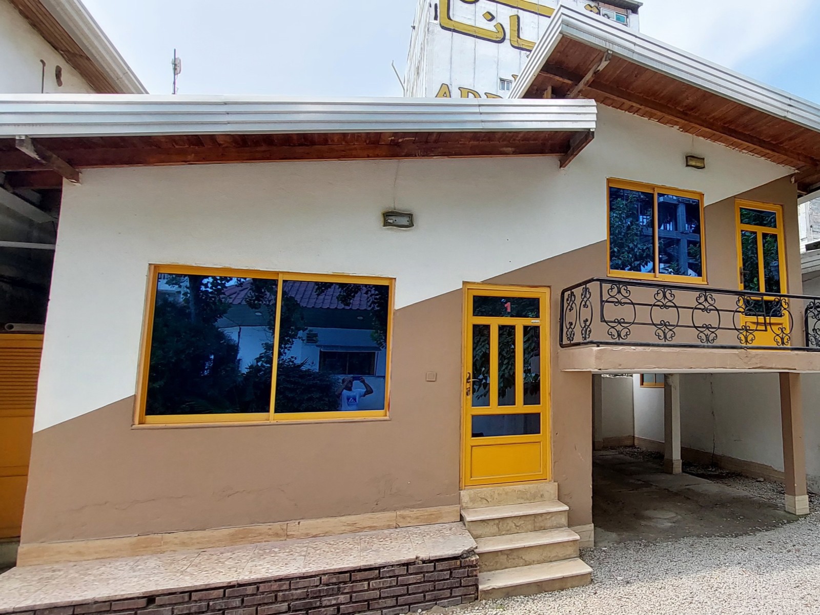 نمای بیرونی ساختمان