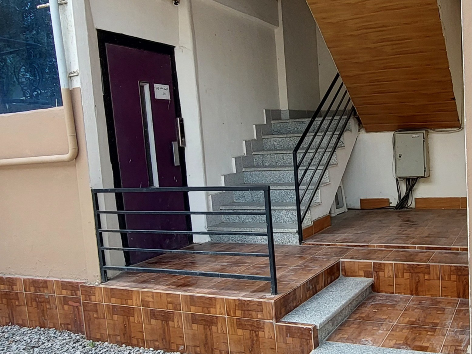 ورودی آپارتمان ورودی آپارتمان