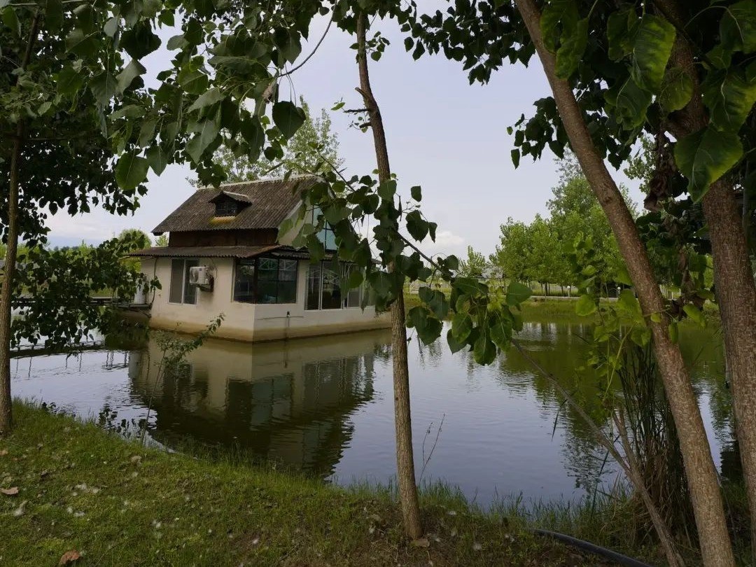 نمای بیرونی ساختمان