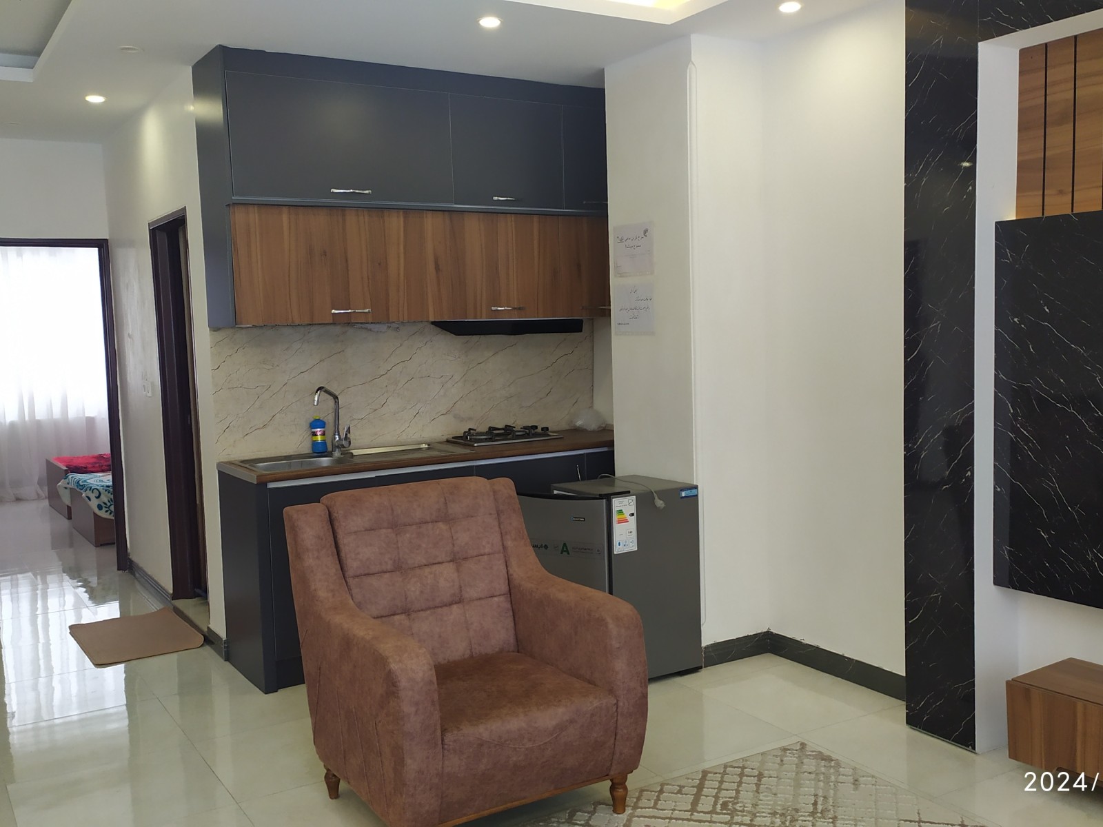 اتاق پذیرایی و آشپزخانه