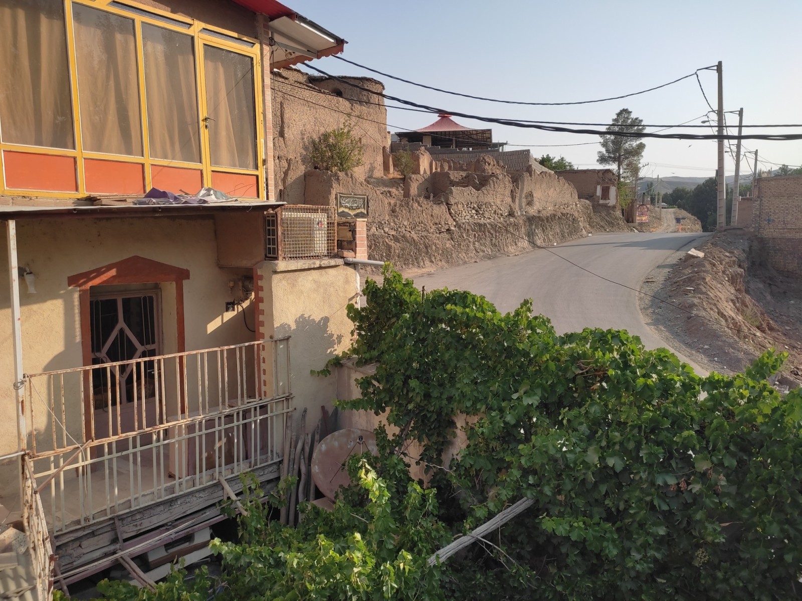 نمای بیرونی ساختمان