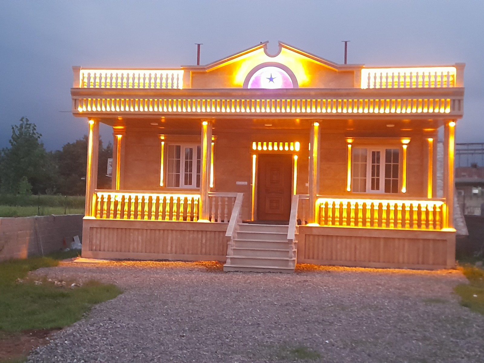 نمای بیرونی ساختمان