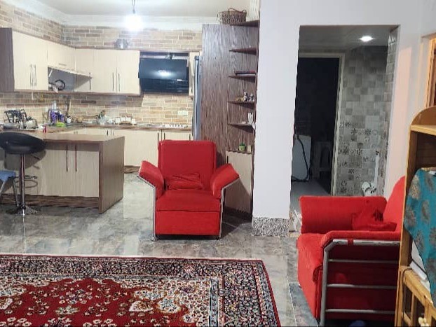 اتاق پذیرایی و آشپزخانه