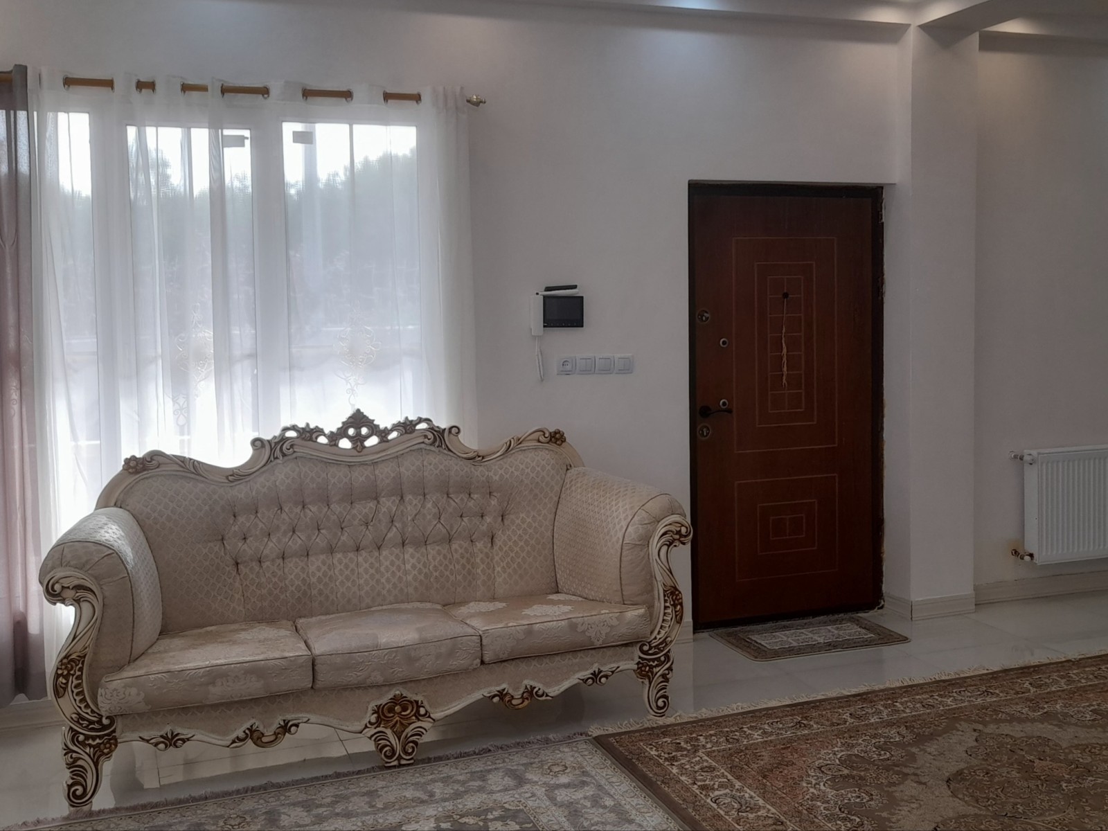 اتاق پذیرایی ورودی داخل