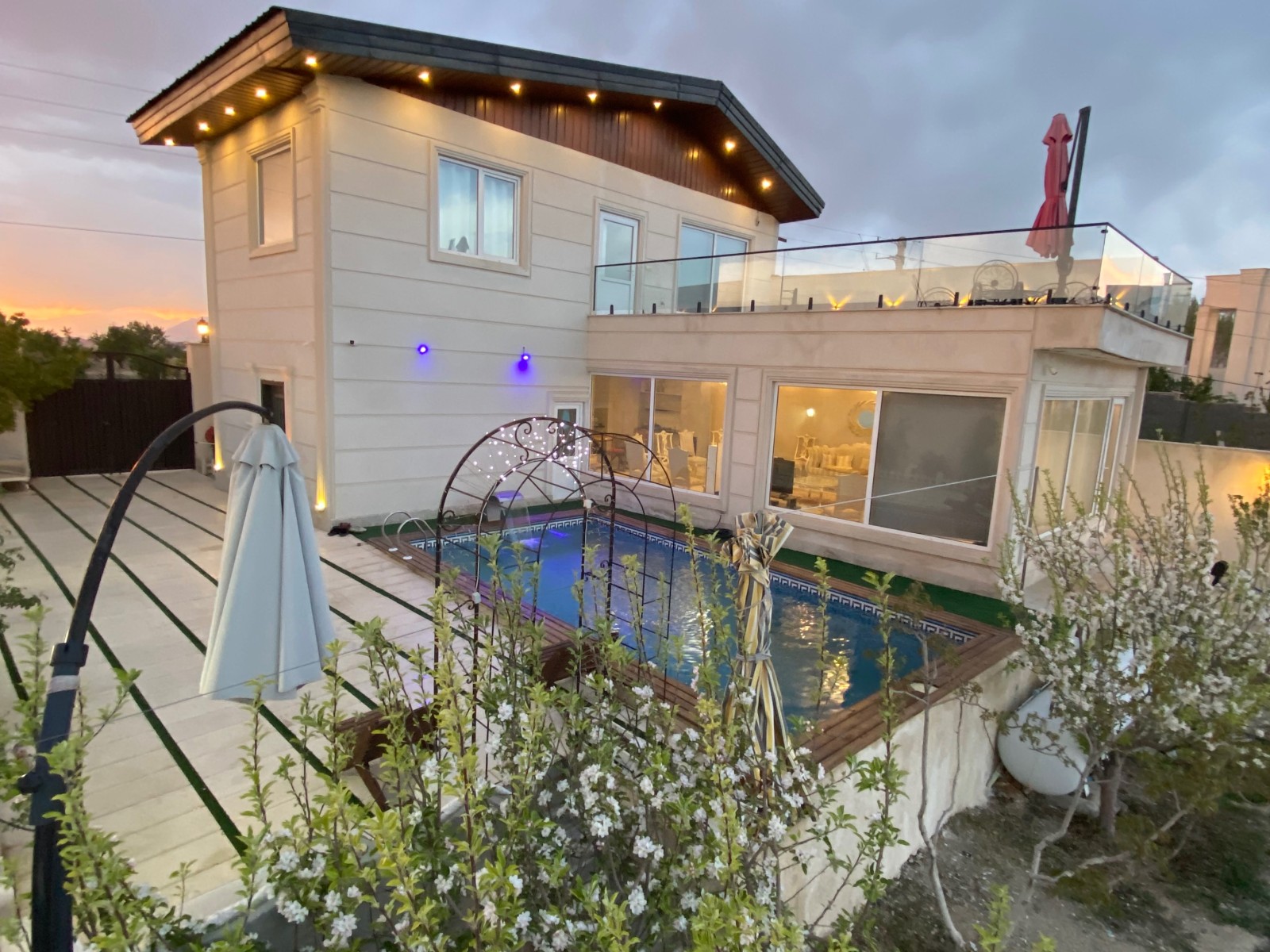 نمای بیرونی ساختمان نمای بیرونی ساختمان