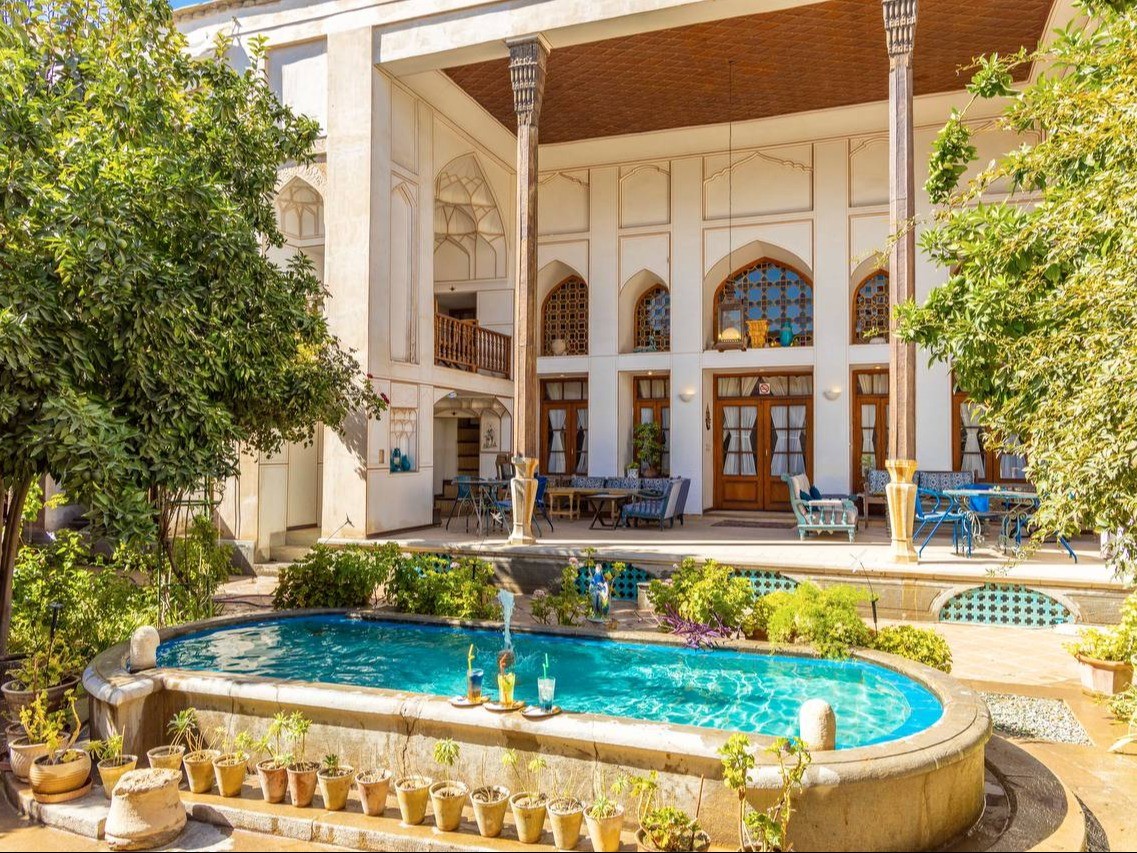 نمای بیرونی ساختمان