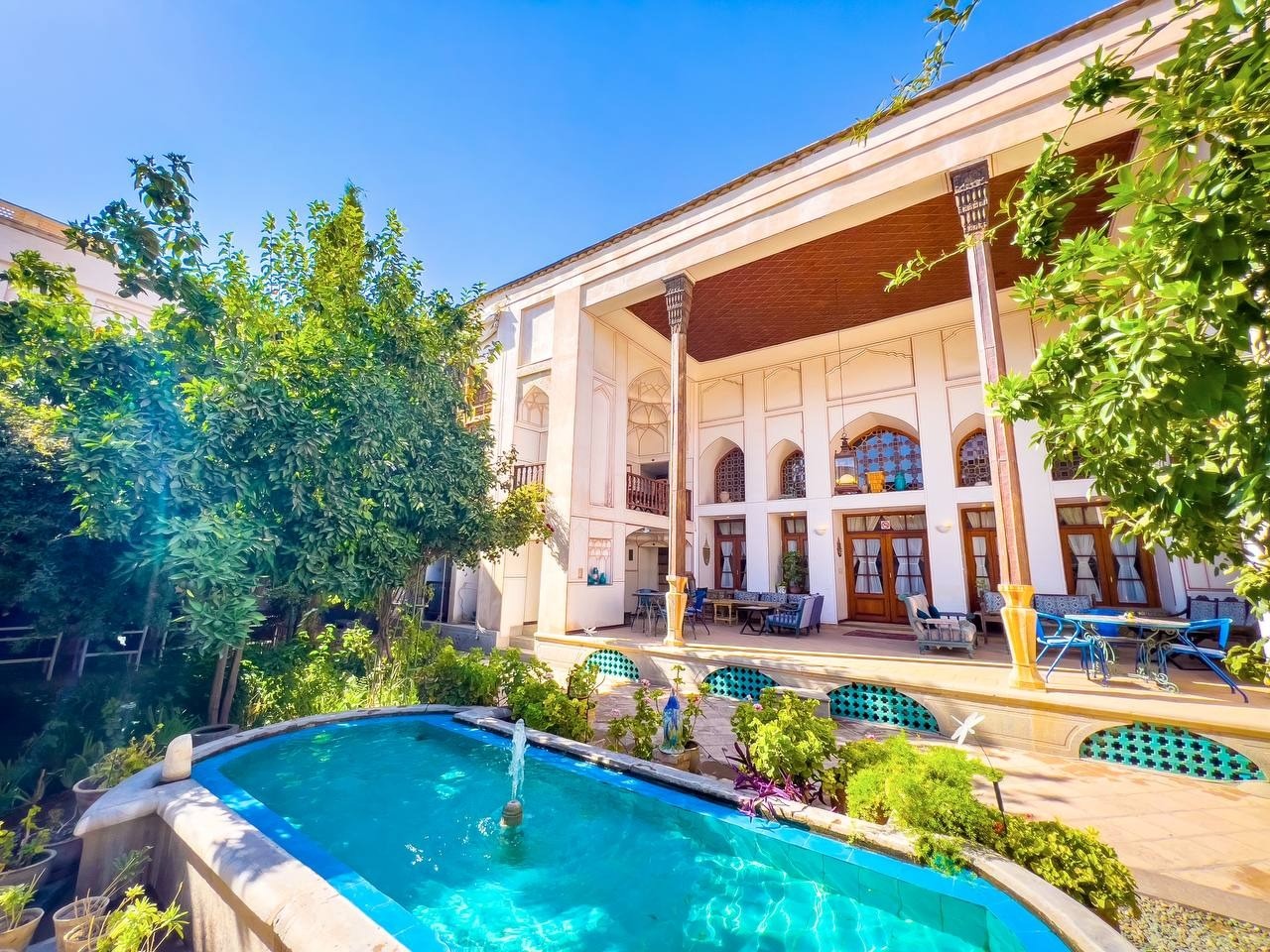 نمای بیرونی ساختمان