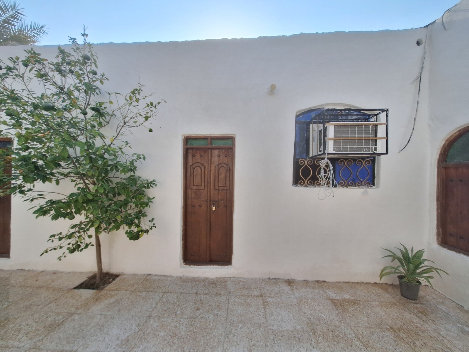 نمای بیرونی ساختمان