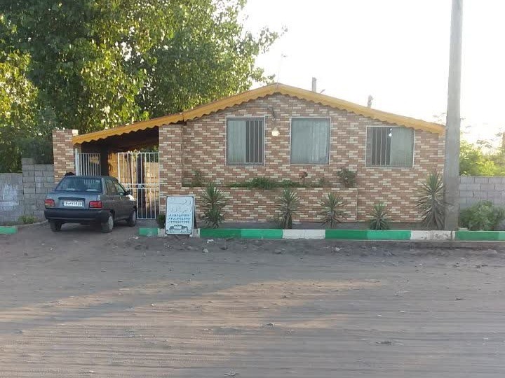 نمای ساختمان روبروی دریا
