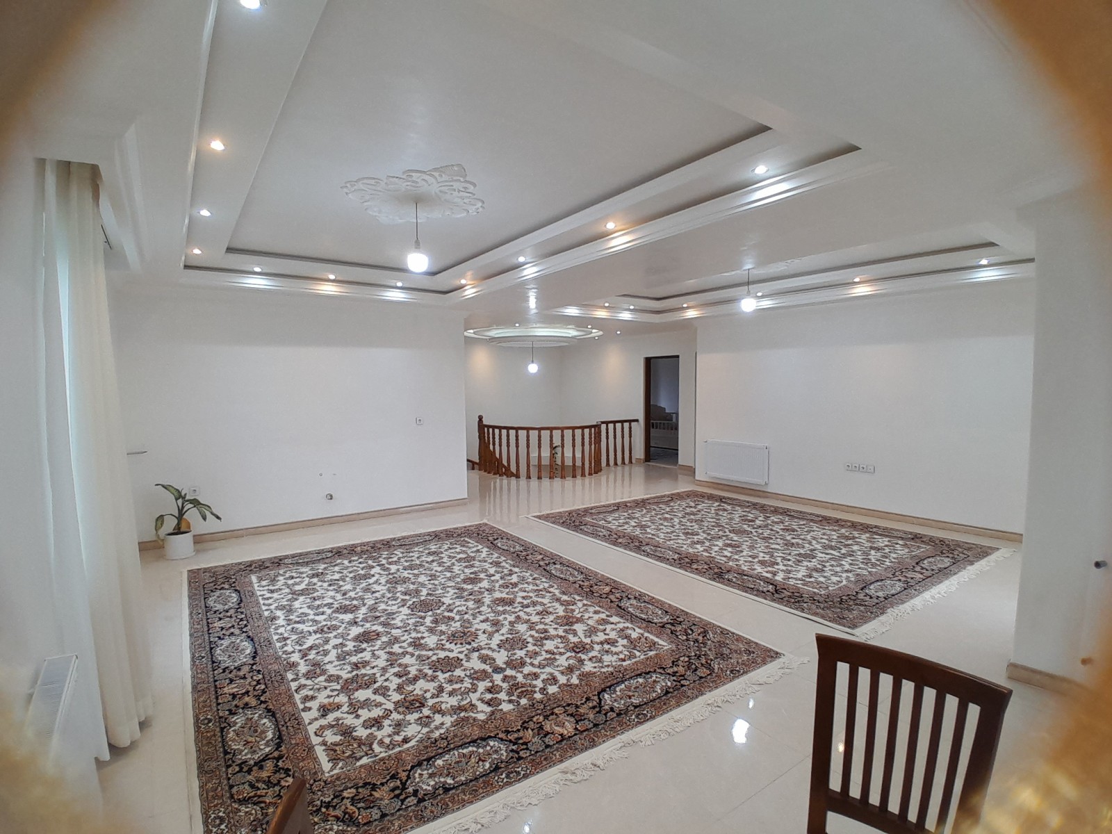 اتاق پذیرایی طبقه اول